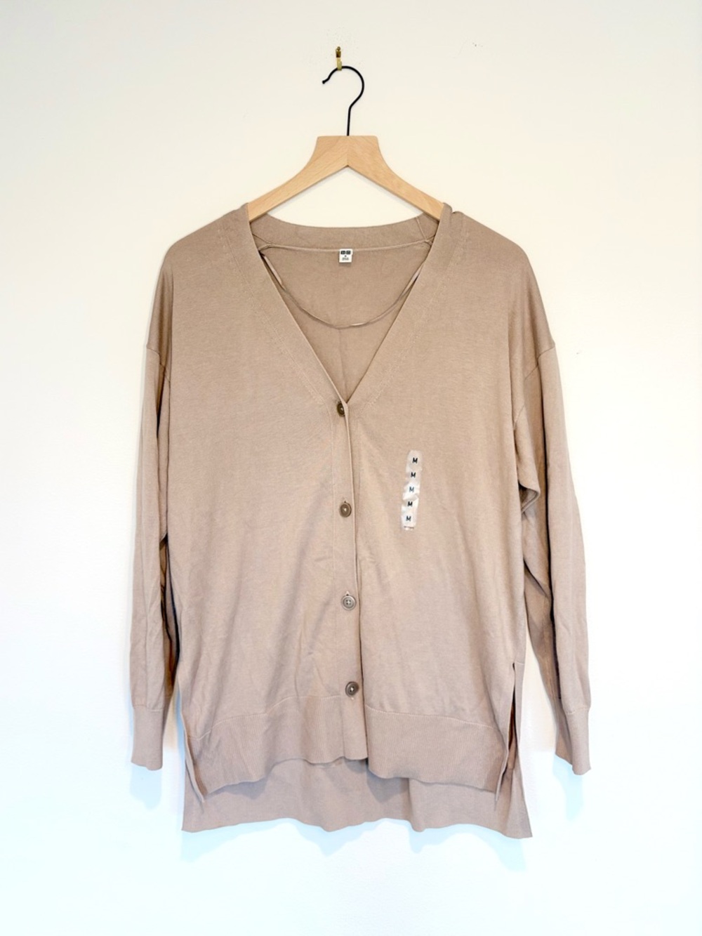 uniqlo lightweight knit cardigan - light brown beige button front M nwt
